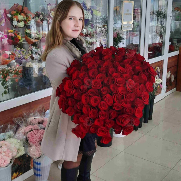 Букет из красных роз Эксплорер 70-80 см купить с доставкой в Нижнем Новгороде