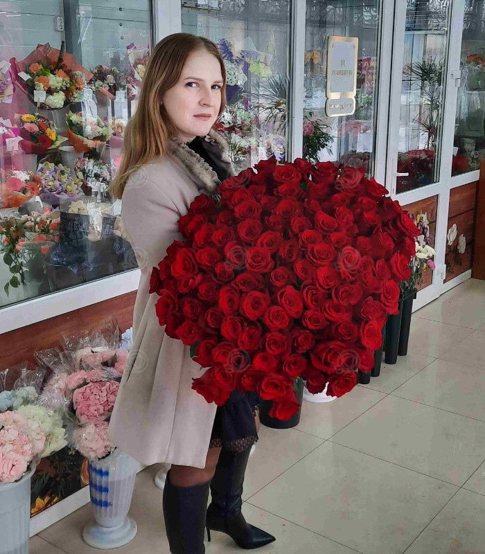 Букет из красных роз Эксплорер 70-80 см купить с доставкой в Нижнем Новгороде