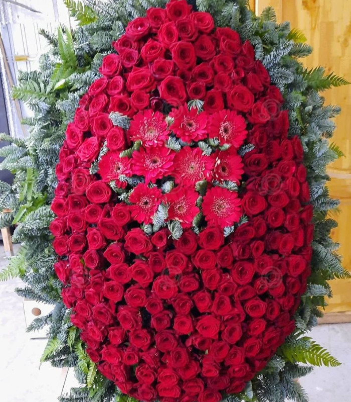 Ритуальный венок Из красных роз купить с доставкой в Нижнем Новгороде